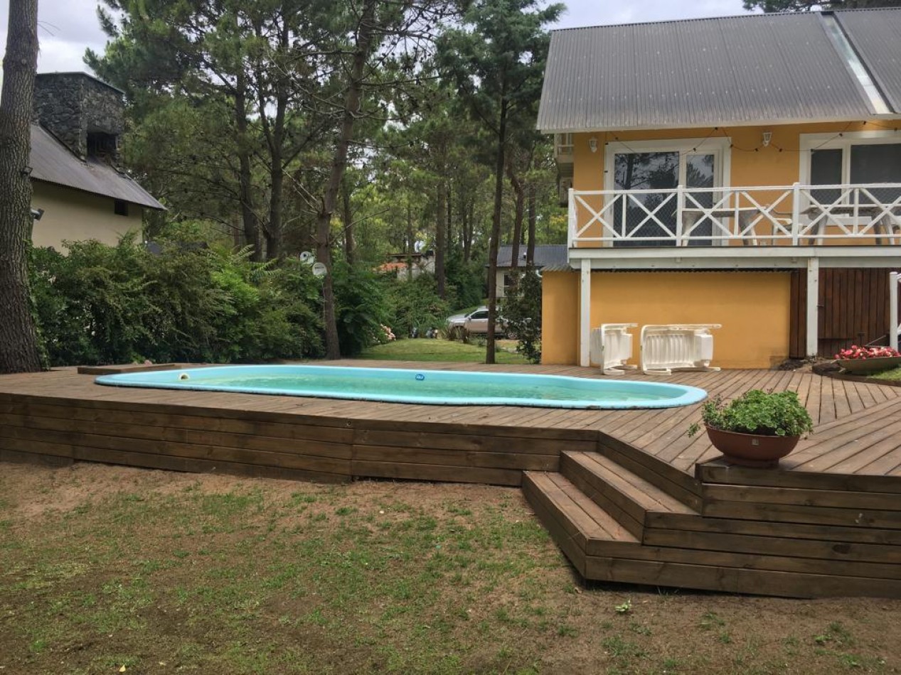 Lindisima casa con pileta en magnifico entorno de bosque