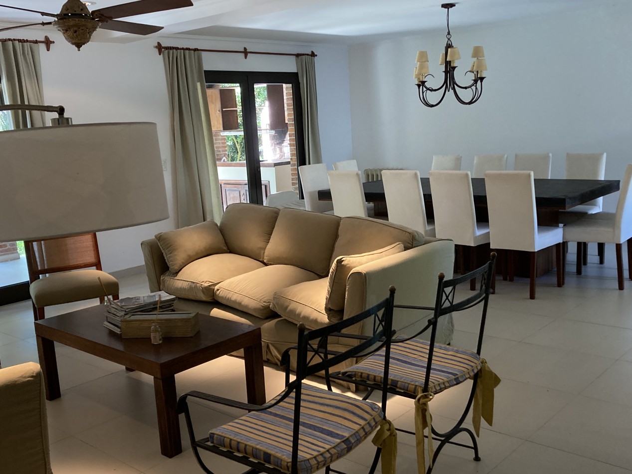 Maravillosa casa en Carilo a pasos del mar!