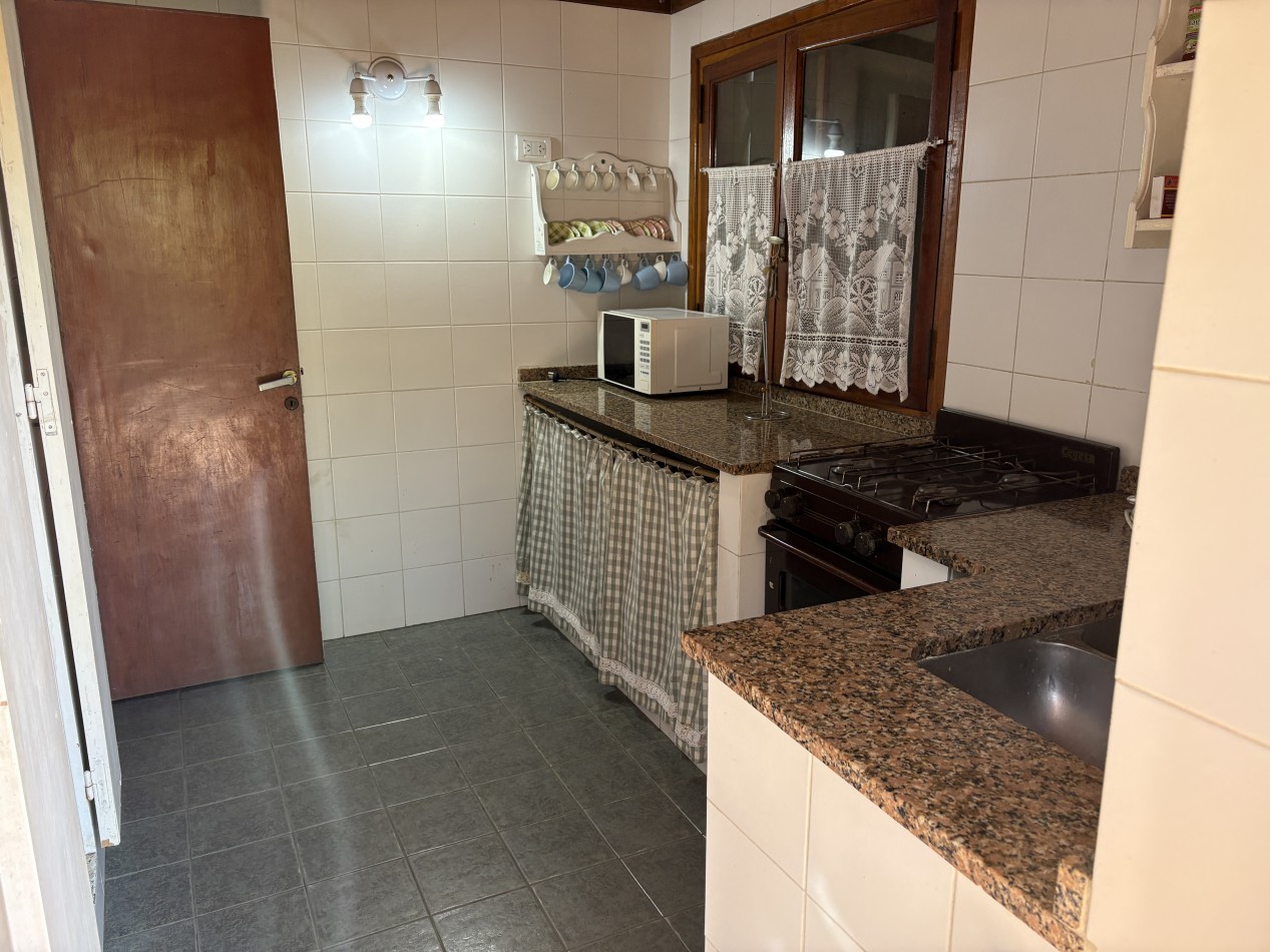 Casa muy comoda en Valeria a 3 cuadras del mar