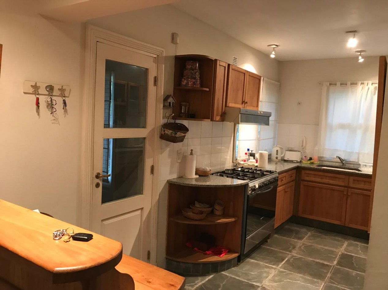 Hermosa casa en Carilo a 4 cuadras del mar y 4 del centro en lugar muy tranquilo. 