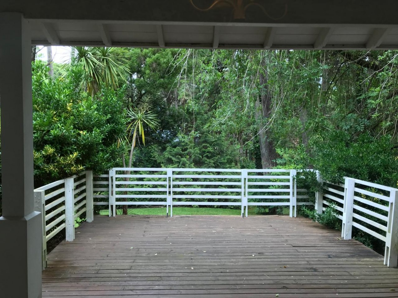 Hermosa casa en Carilo a 4 cuadras del mar y 4 del centro en lugar muy tranquilo. 