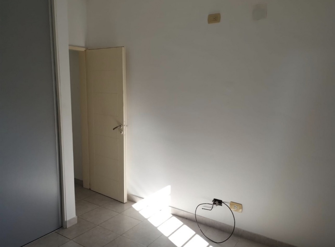 Dos ambientes con cochera en alquiler en Bella Vista