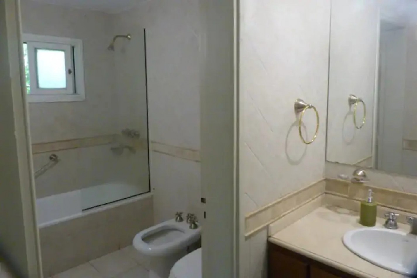 Excelente casa con pileta en el bosque de Carilo