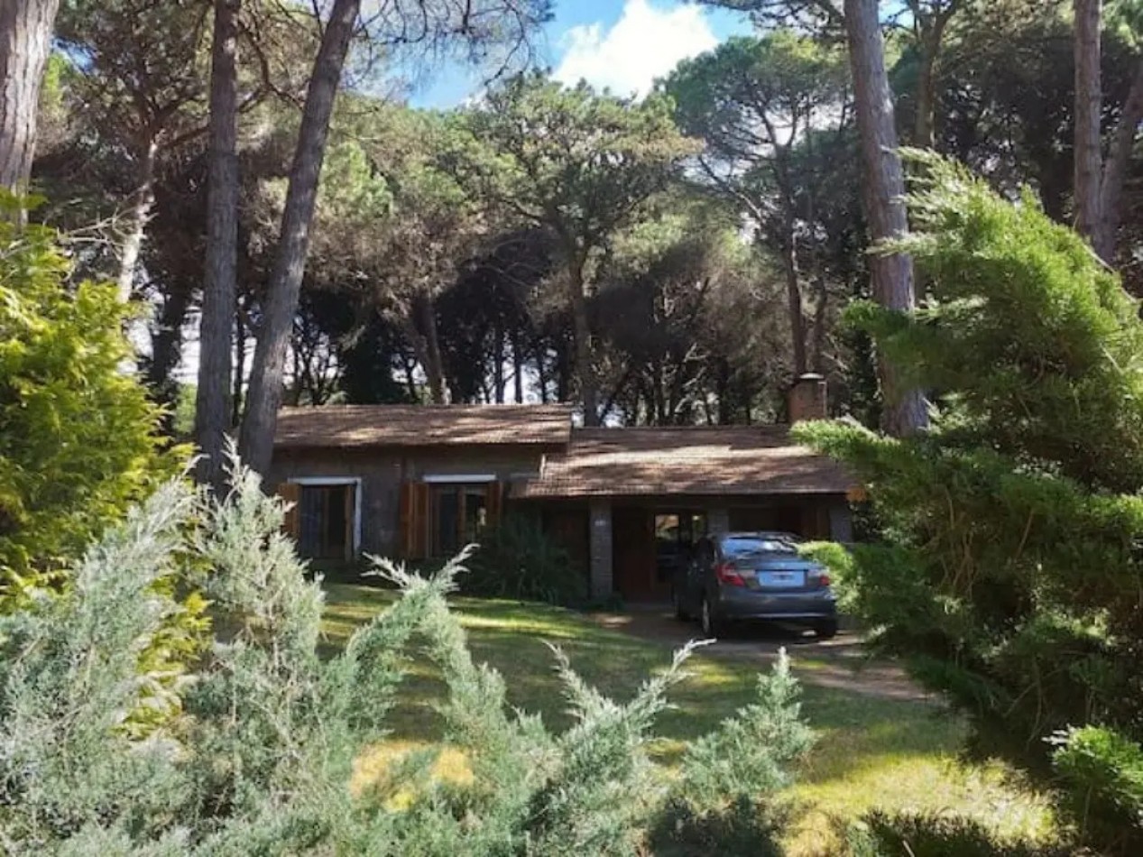 Excelente casa con pileta en el bosque de Carilo