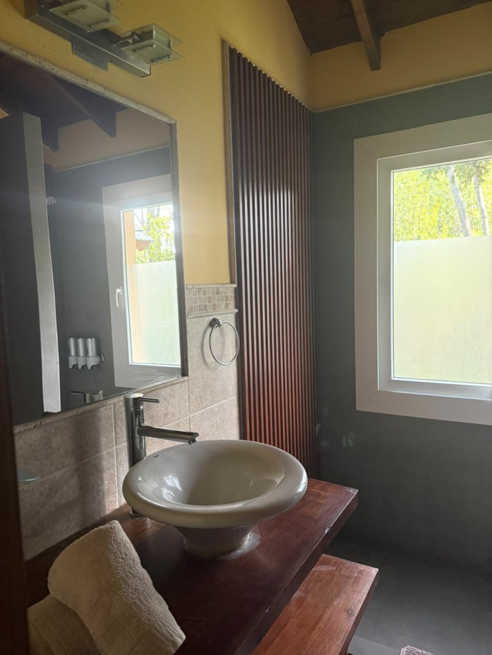 Esplendida casa en Carilo en excelente ubicacion.