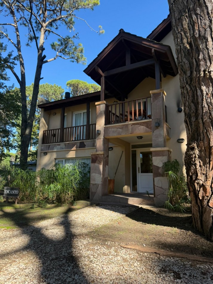 Esplendida casa en Carilo en excelente ubicacion.