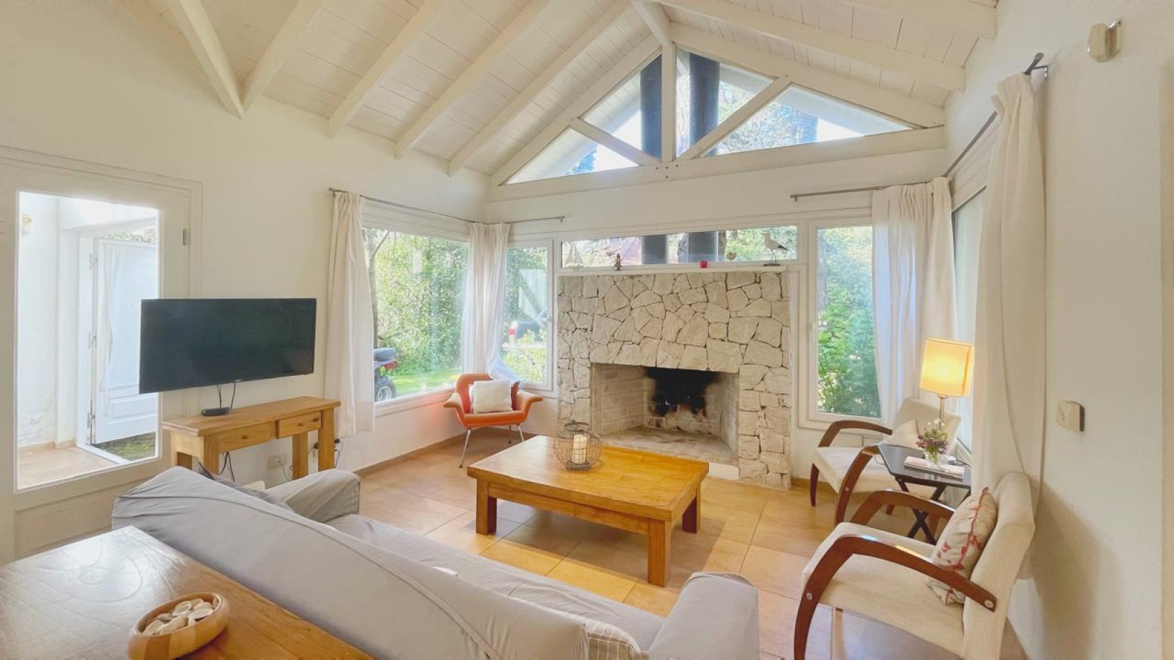 Excelente casa en maravilloso entorno de bosque