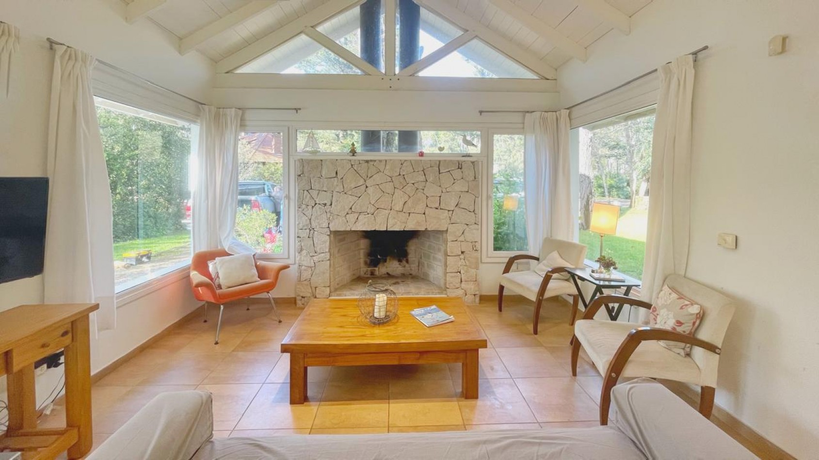 Excelente casa en maravilloso entorno de bosque