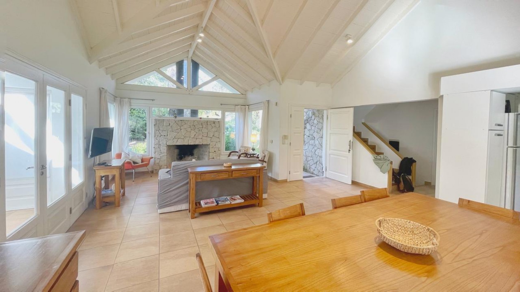 Excelente casa en maravilloso entorno de bosque