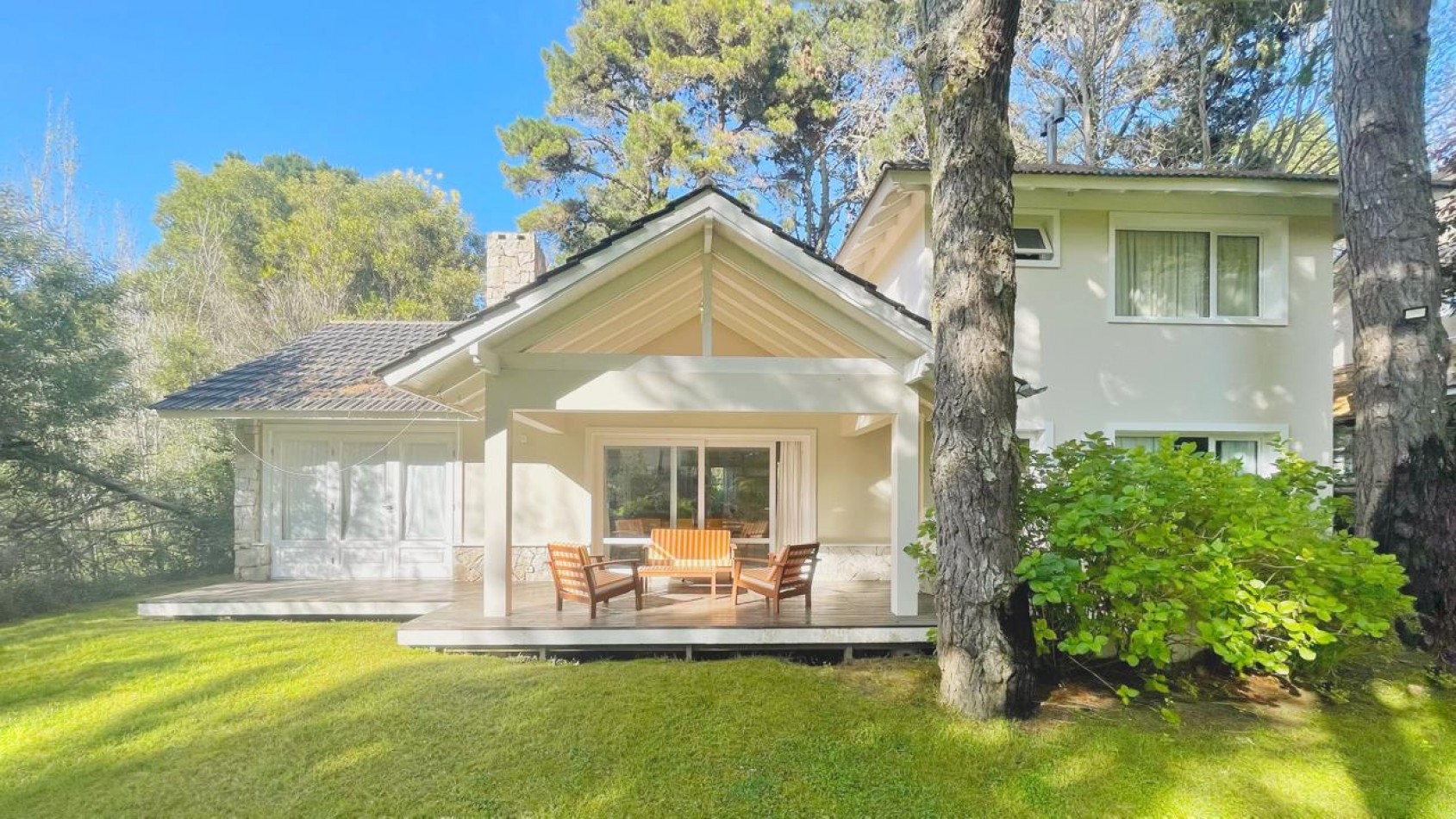 Excelente casa en maravilloso entorno de bosque