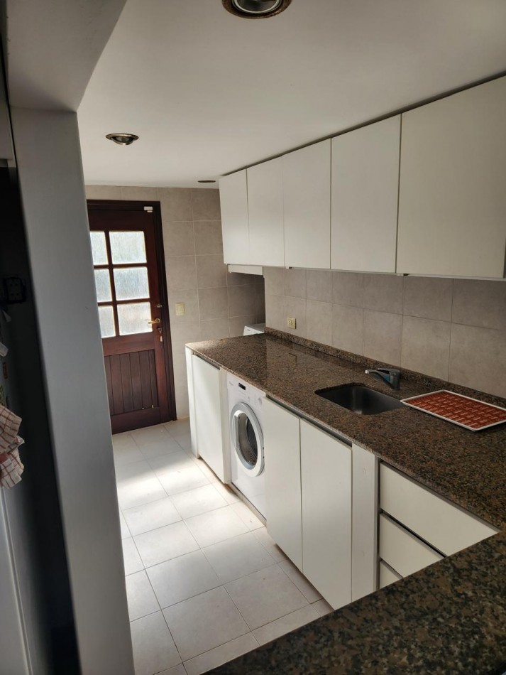Gran casa en Carilo a 150 mts de mar en excelente ubicacion.