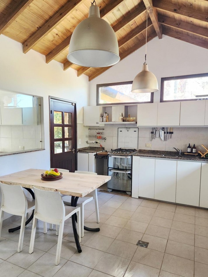 Gran casa en Carilo a 150 mts de mar en excelente ubicacion.