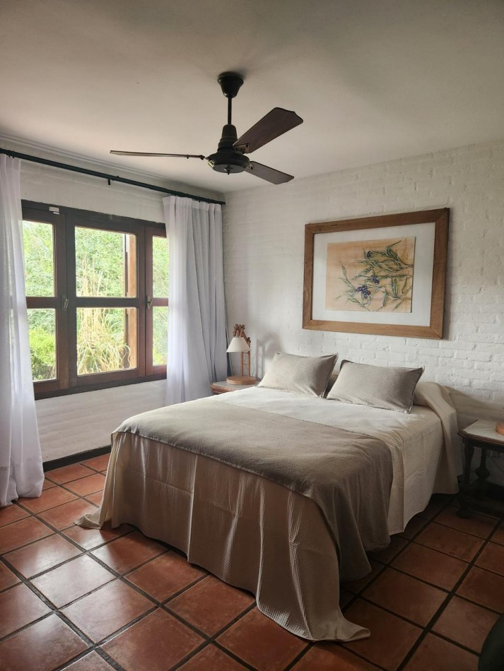 Gran casa en Carilo a 150 mts de mar en excelente ubicacion.