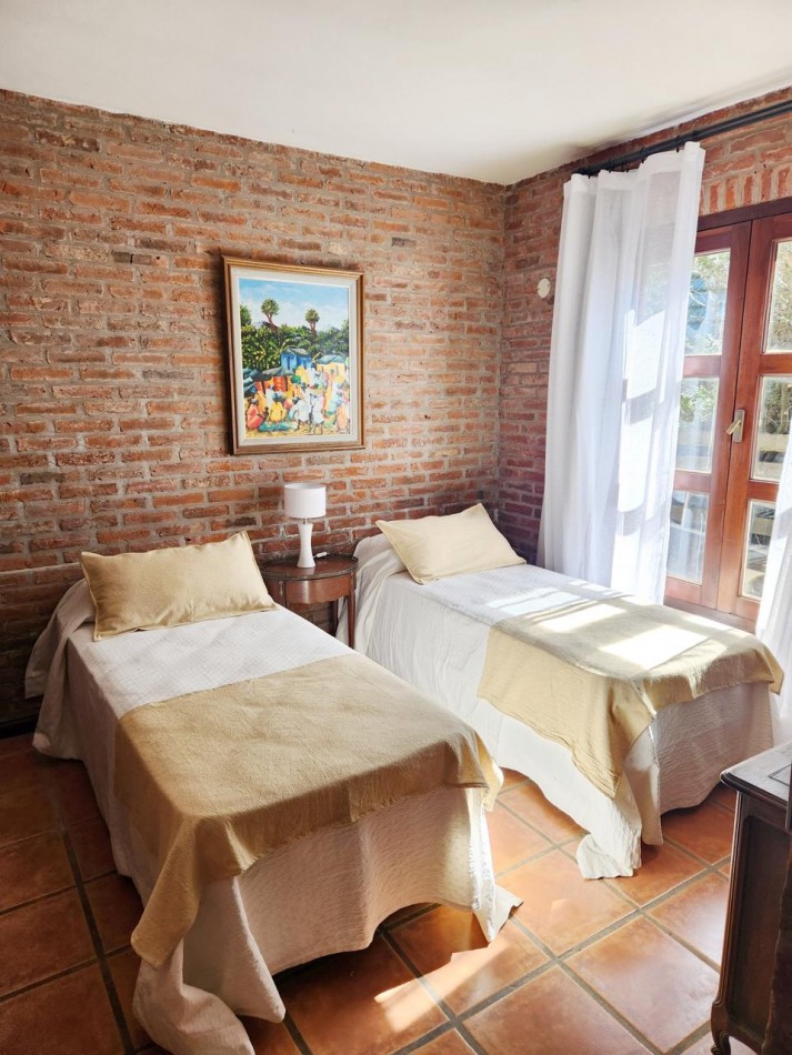 Gran casa en Carilo a 150 mts de mar en excelente ubicacion.