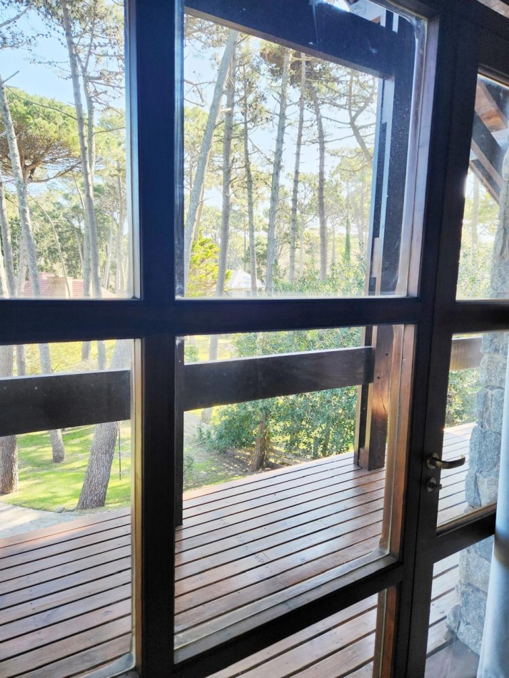 Gran casa en Carilo a 150 mts de mar en excelente ubicacion.
