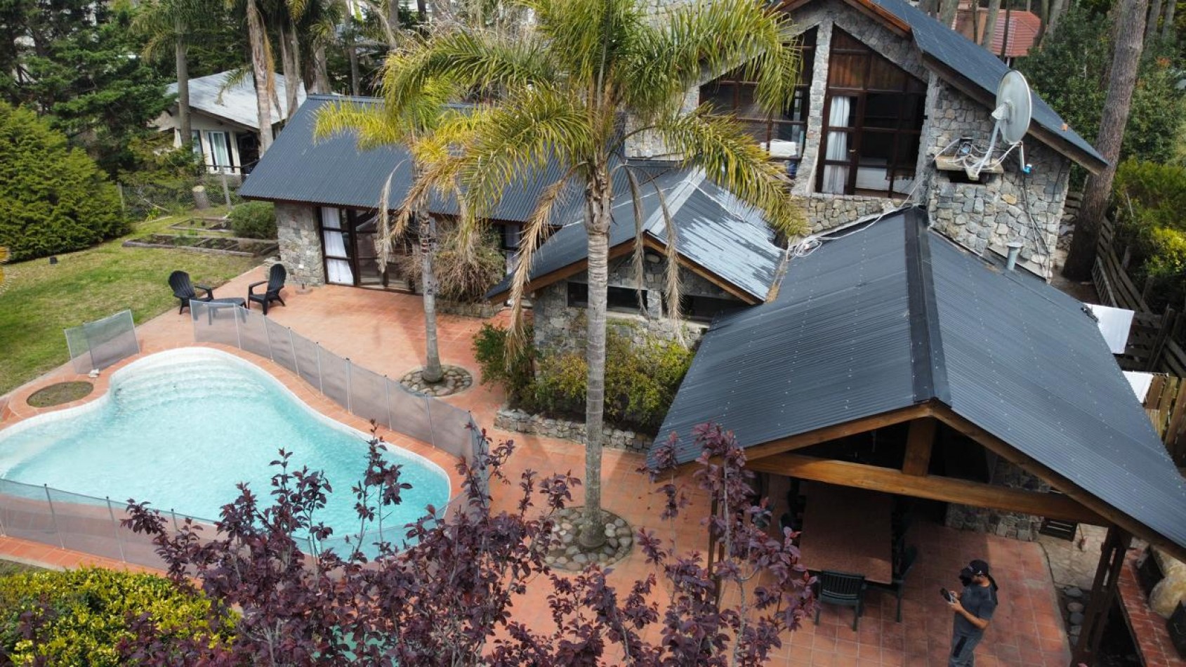 Gran casa en Carilo a 150 mts de mar en excelente ubicacion.