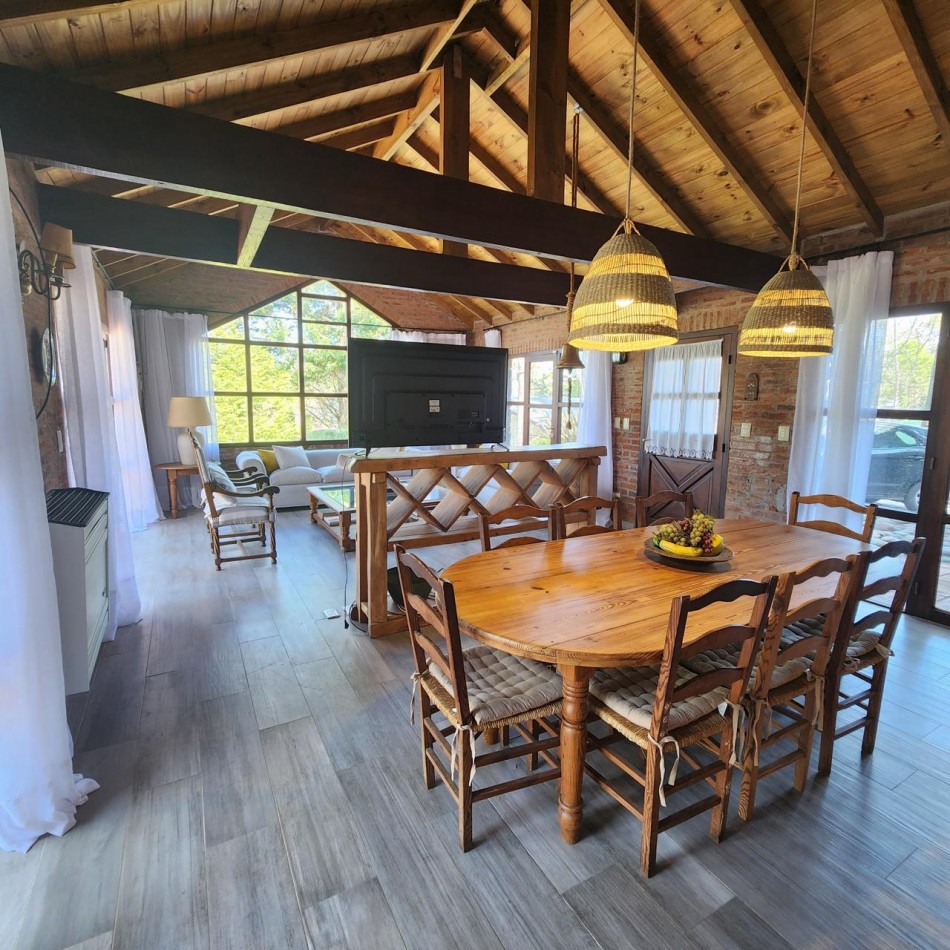 Gran casa en Carilo a 150 mts de mar en excelente ubicacion.