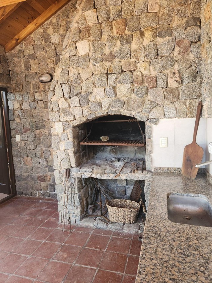 Gran casa en Carilo a 150 mts de mar en excelente ubicacion.
