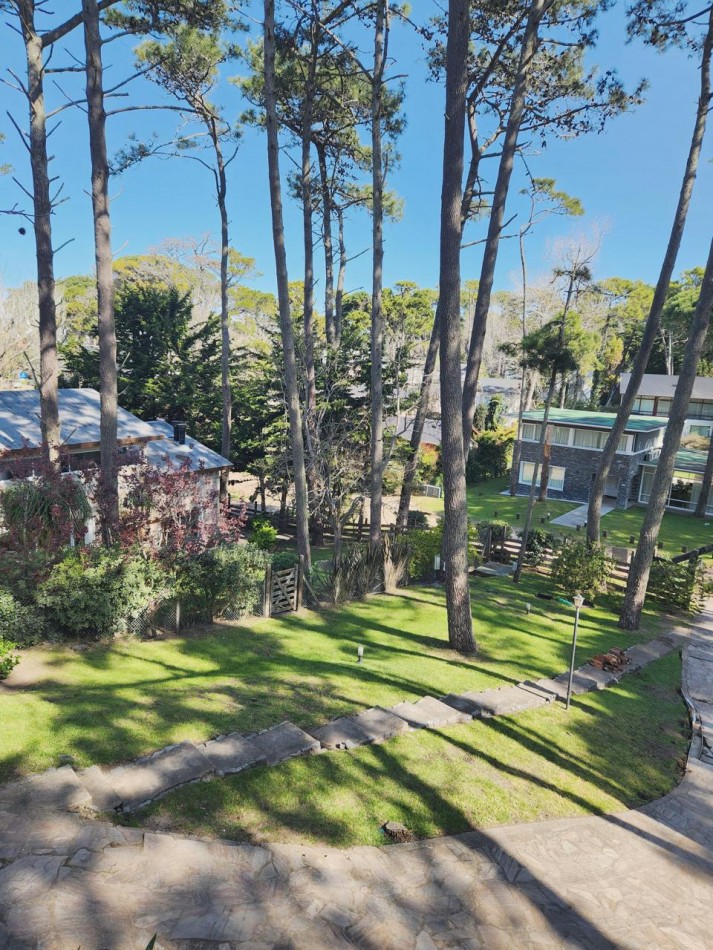 Gran casa en Carilo a 150 mts de mar en excelente ubicacion.