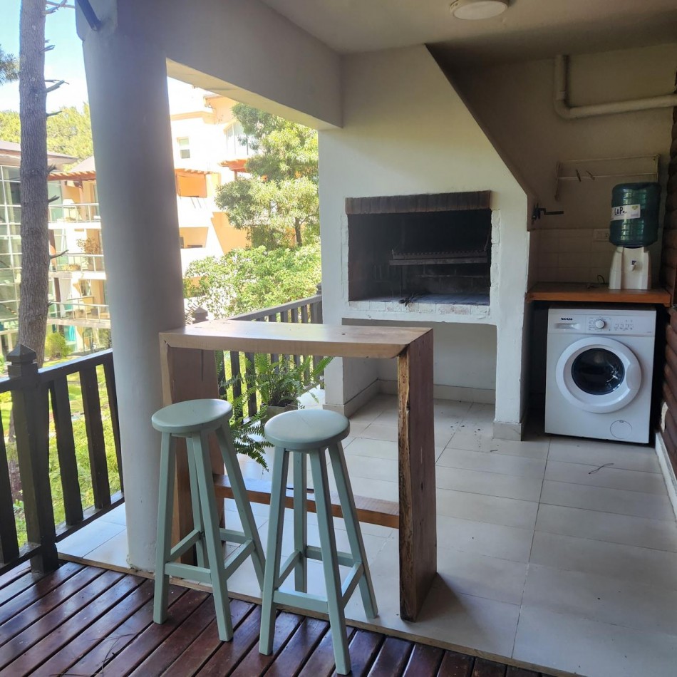 Hermosa cabaña en Carilo en complejo con amenities.