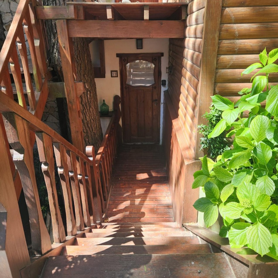 Hermosa cabaña en Carilo en complejo con amenities.
