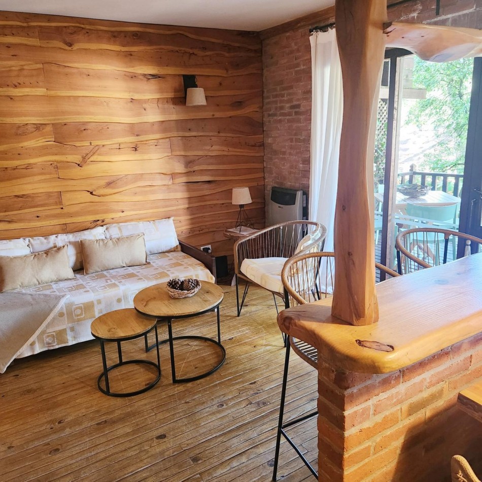 Hermosa cabaña en Carilo en complejo con amenities.