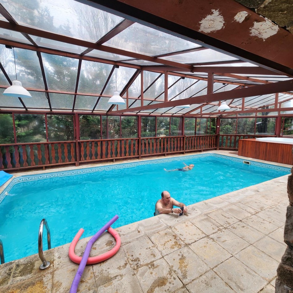 Hermosa cabaña en Carilo en complejo con amenities.