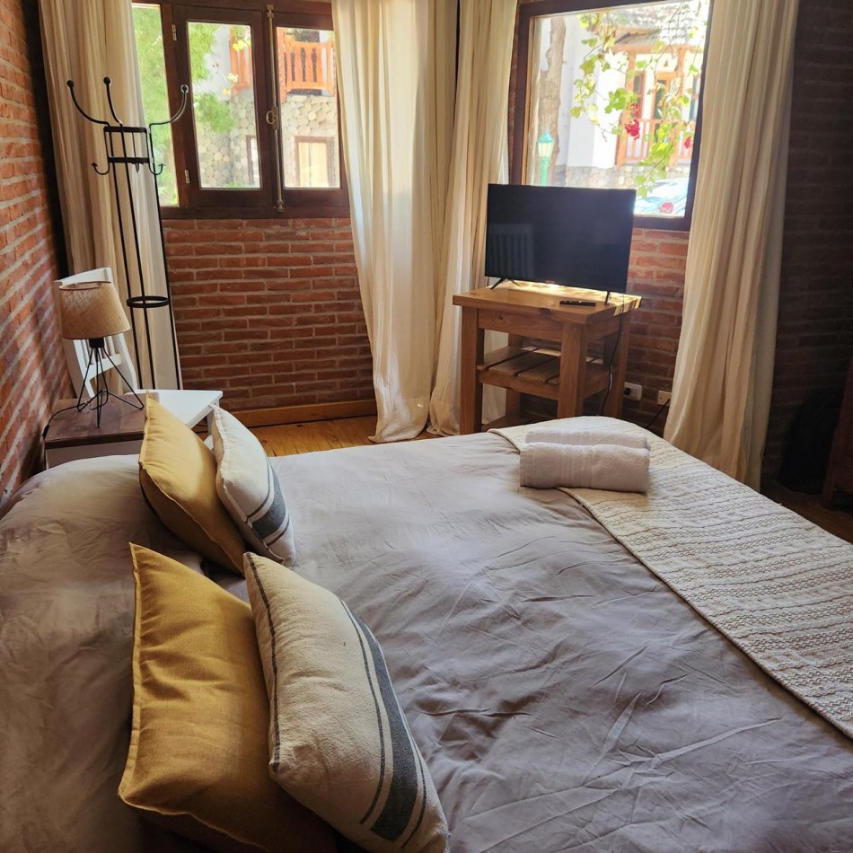Hermosa cabaña en Carilo en complejo con amenities.