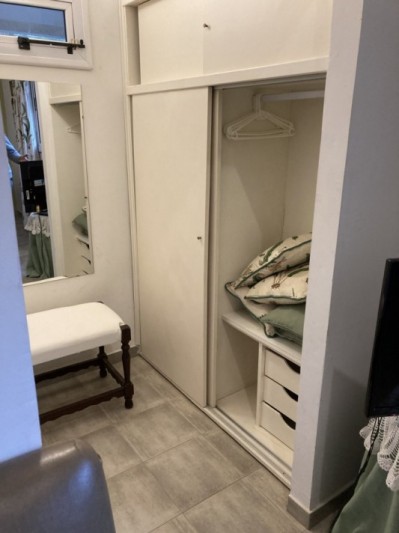 Excelente casa de 3 dormitorios, living comedor con hogar, piscina, parrilla.