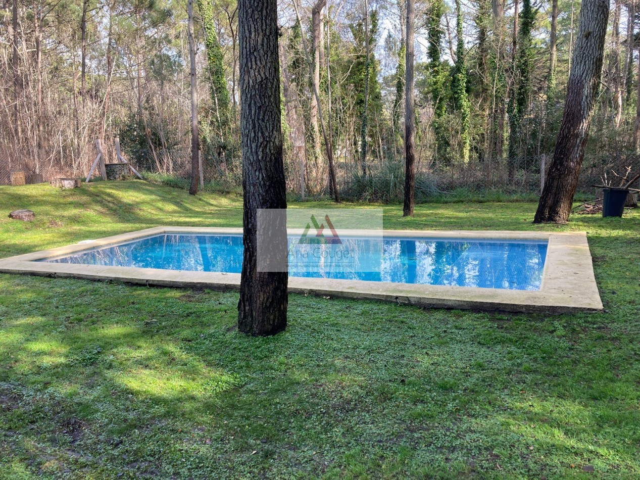 Excelente casa en Carilo con piscina climatizada