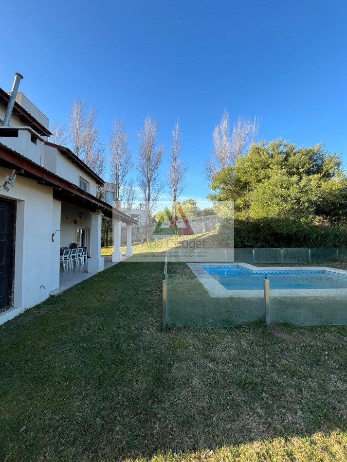 Muy linda casa en Barrio Residencial 1 Costa Esmeralda