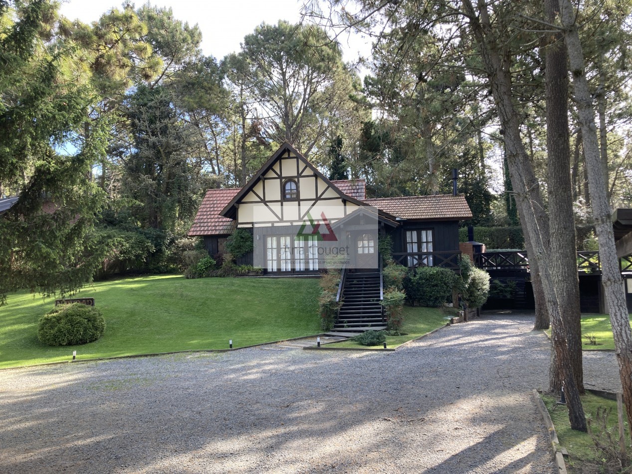 Hermosa casa en Carilo para 10 personas