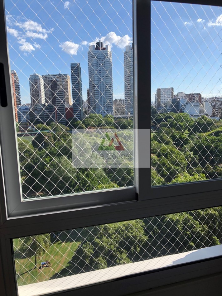 Excelente departamento de 2 ambientes con vista a Parque Las Heras. Piso alto. 1/2 huespedes