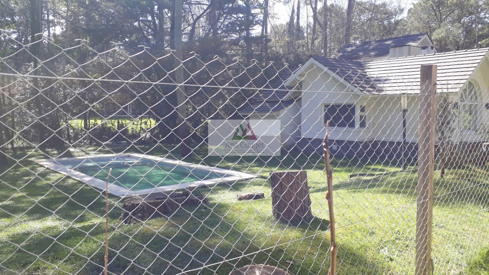 Excelente casa en Carilo con piscina climatizada