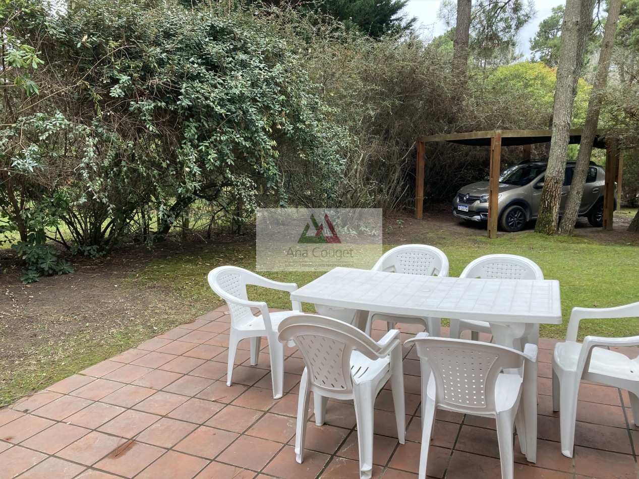 Muy linda casa en magnifico entorno de bosque cerca del mar