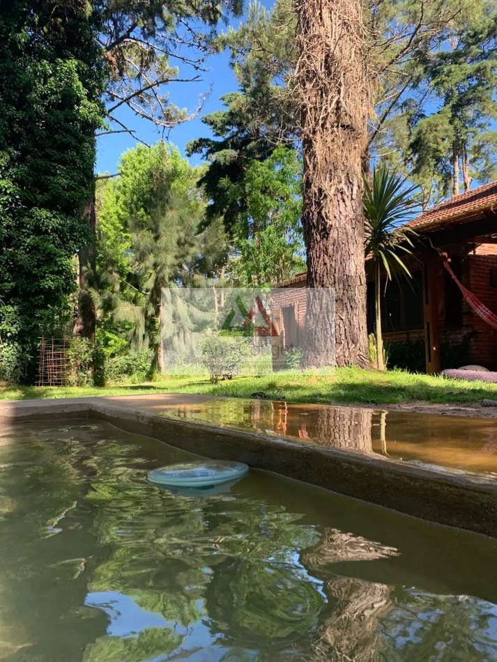 Hermosa casa rodeada de bosque en lugar muy tranquilo de Carilo.