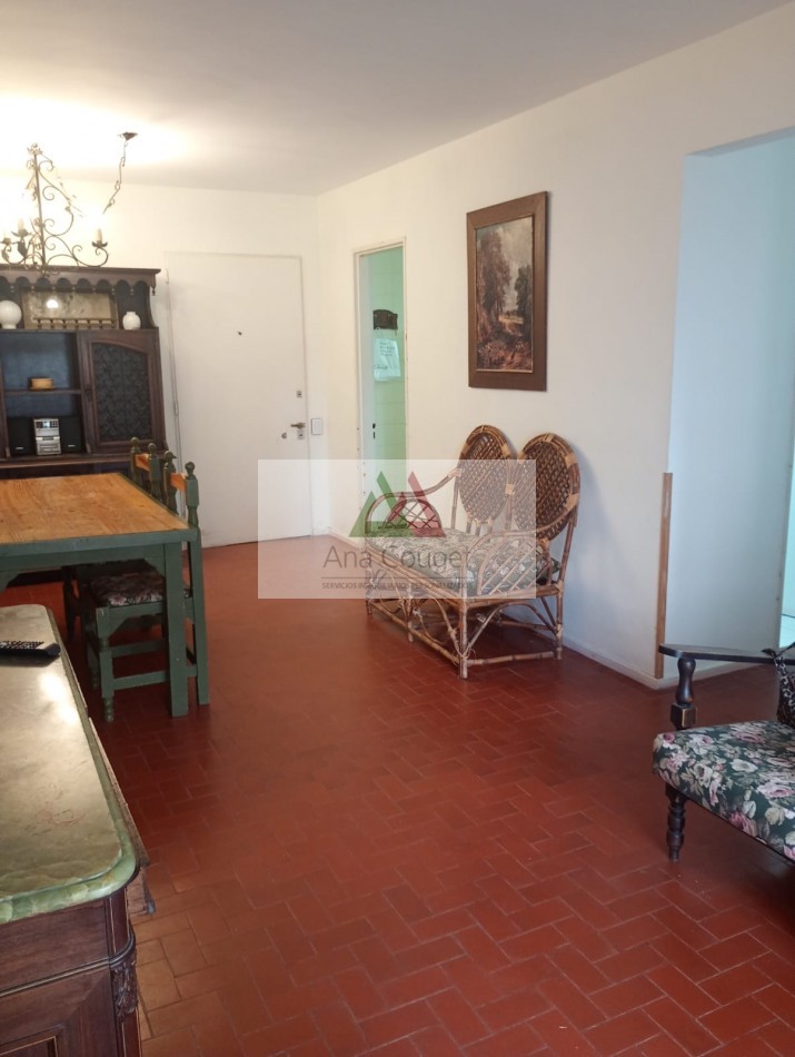 Departamento de 3 ambientes con cochera a 4 cuadras del mar en Pinamar Centro