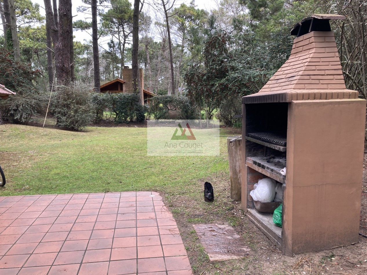 Muy linda casa en magnifico entorno de bosque cerca del mar