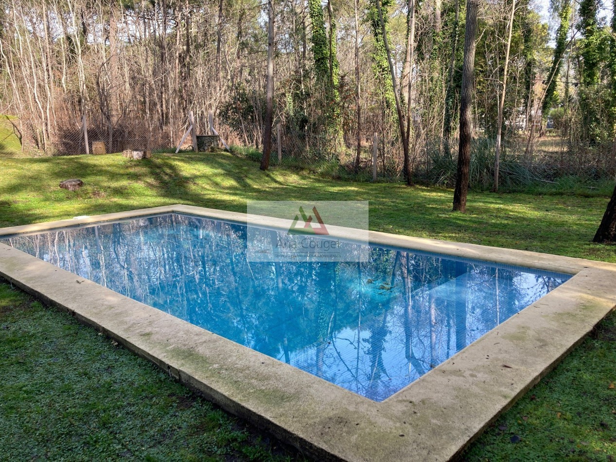 Excelente casa en Carilo con piscina climatizada