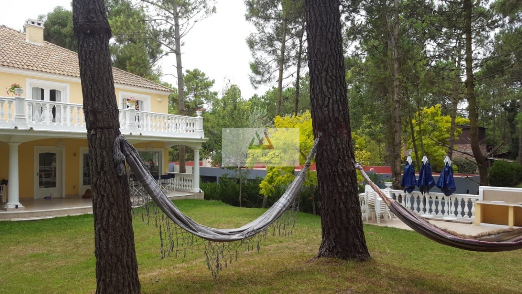 Espectacular casa en Carilo con pileta climaztizada