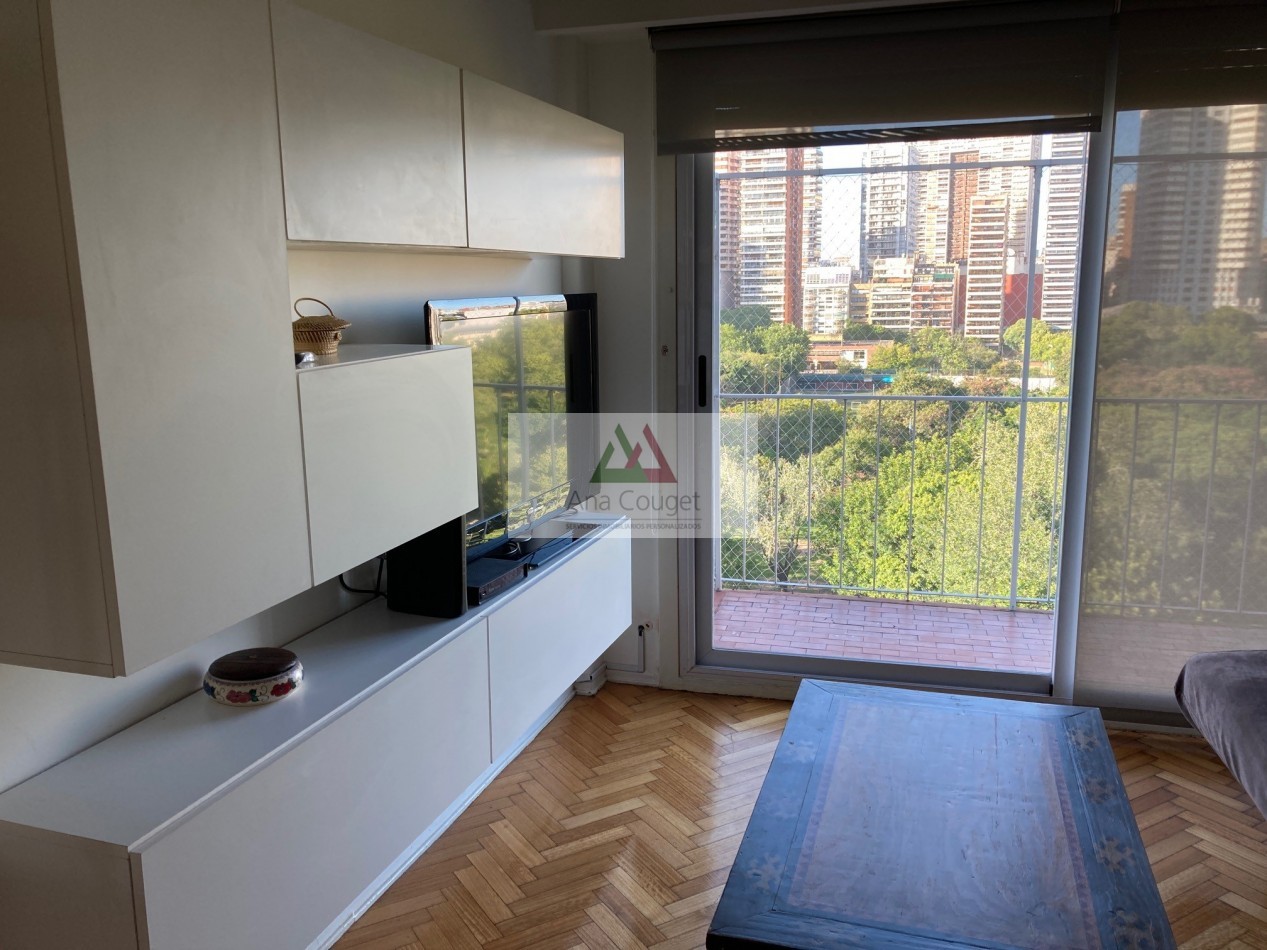 Excelente departamento de 2 ambientes con vista a Parque Las Heras. Piso alto. 1/2 huespedes