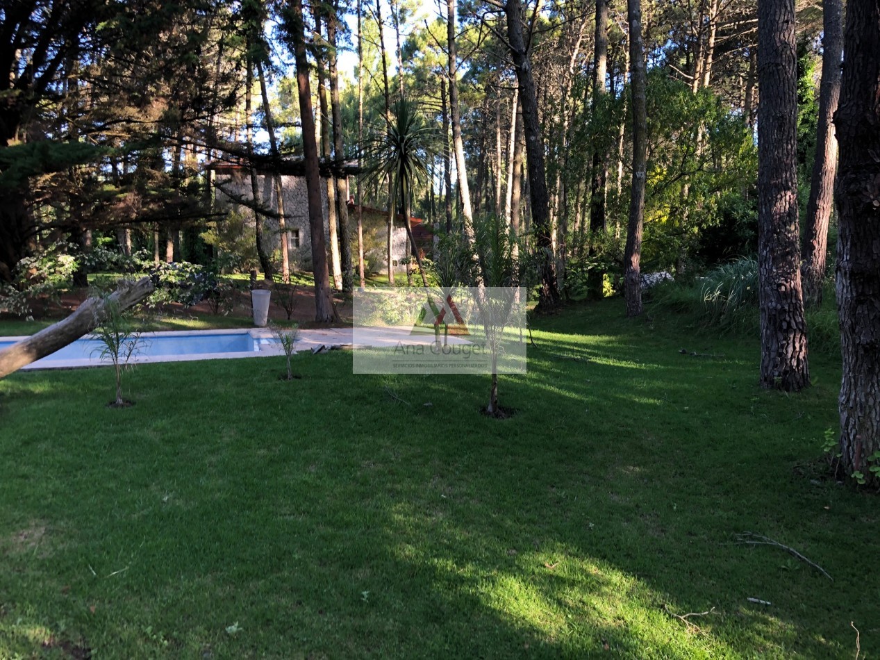 Lindisima casa en Carilo con pileta climatizada.