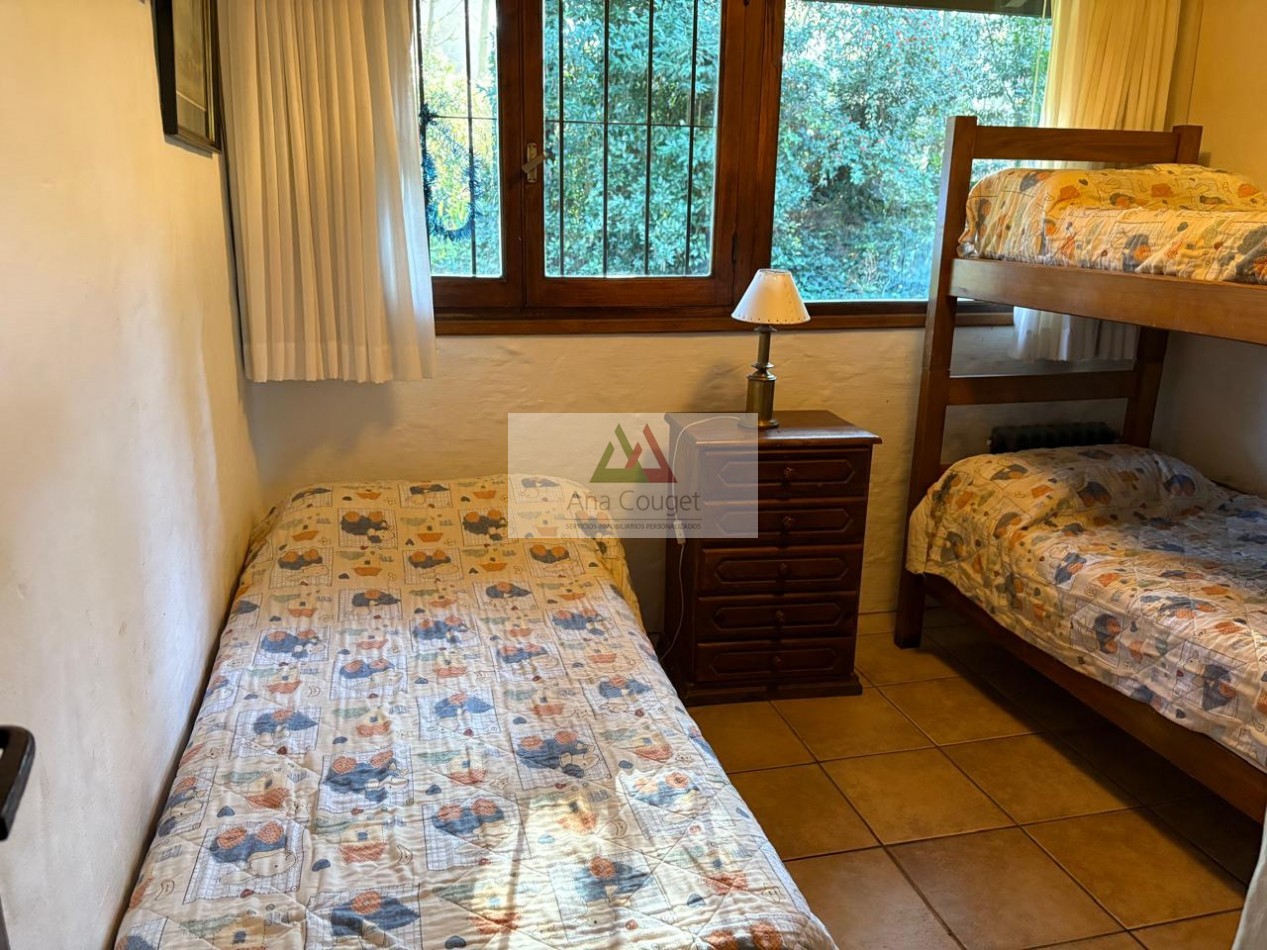 Lindisima casa a dos cuadras del centro. 