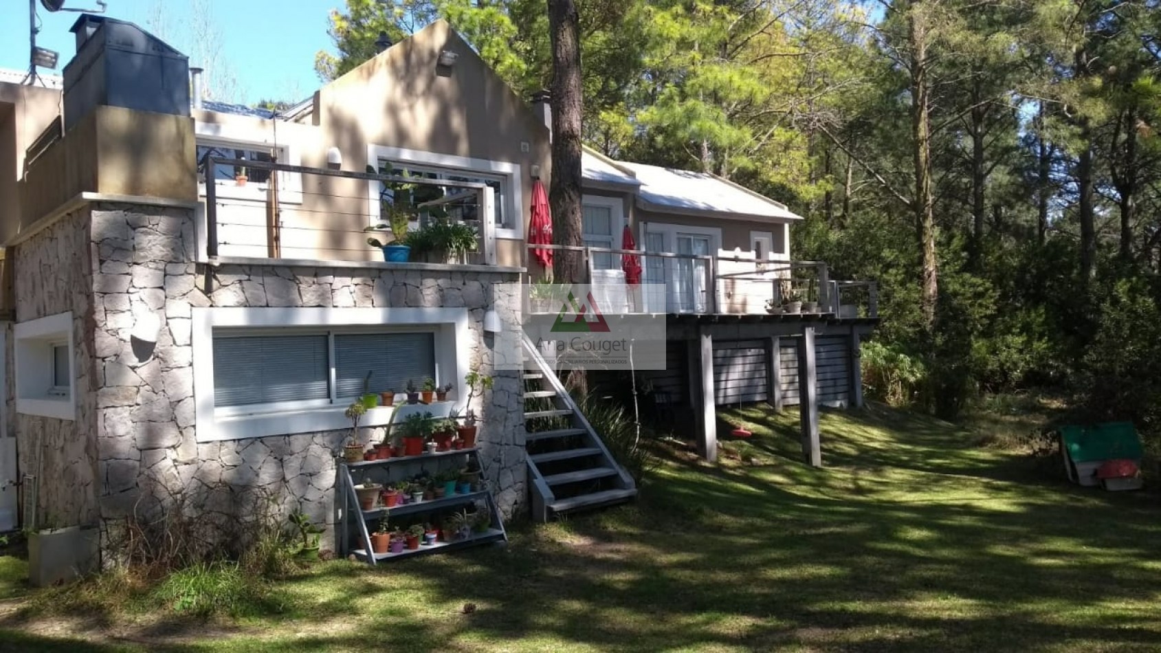 Esplendida casa en lugar muy tranquilo rodeada de bosque