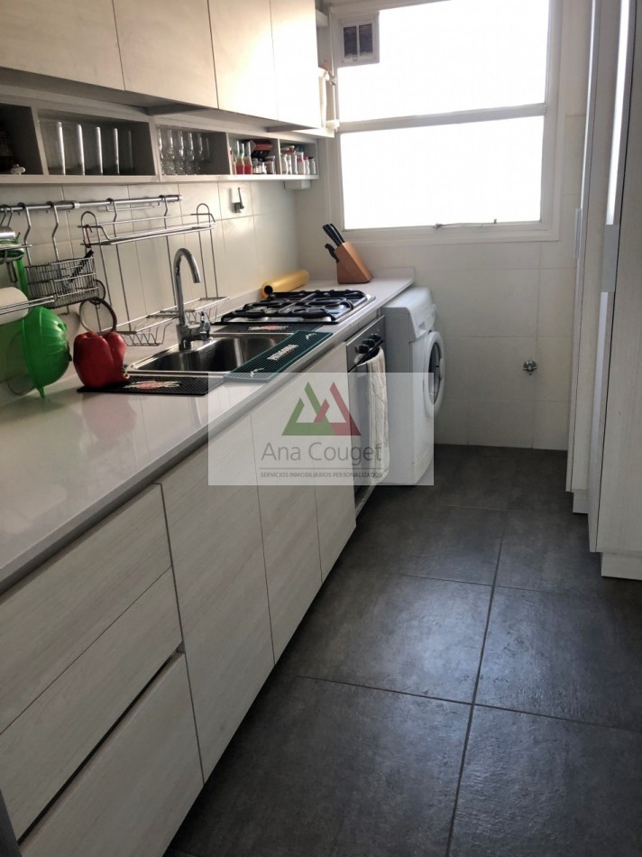 Excelente departamento de 2 ambientes con vista a Parque Las Heras. Piso alto. 1/2 huespedes