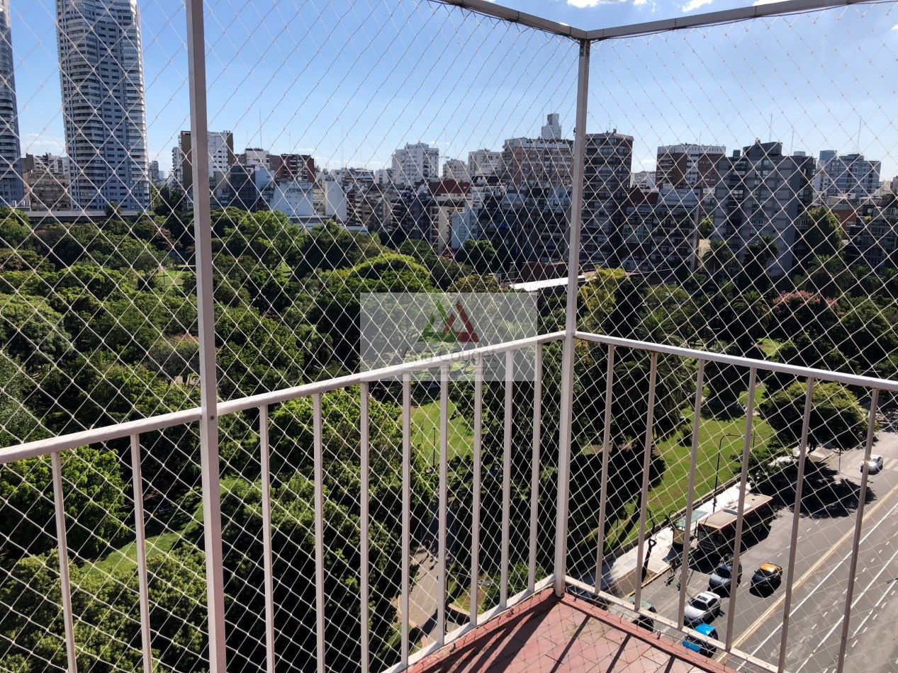 Excelente departamento de 2 ambientes con vista a Parque Las Heras. Piso alto. 1/2 huespedes
