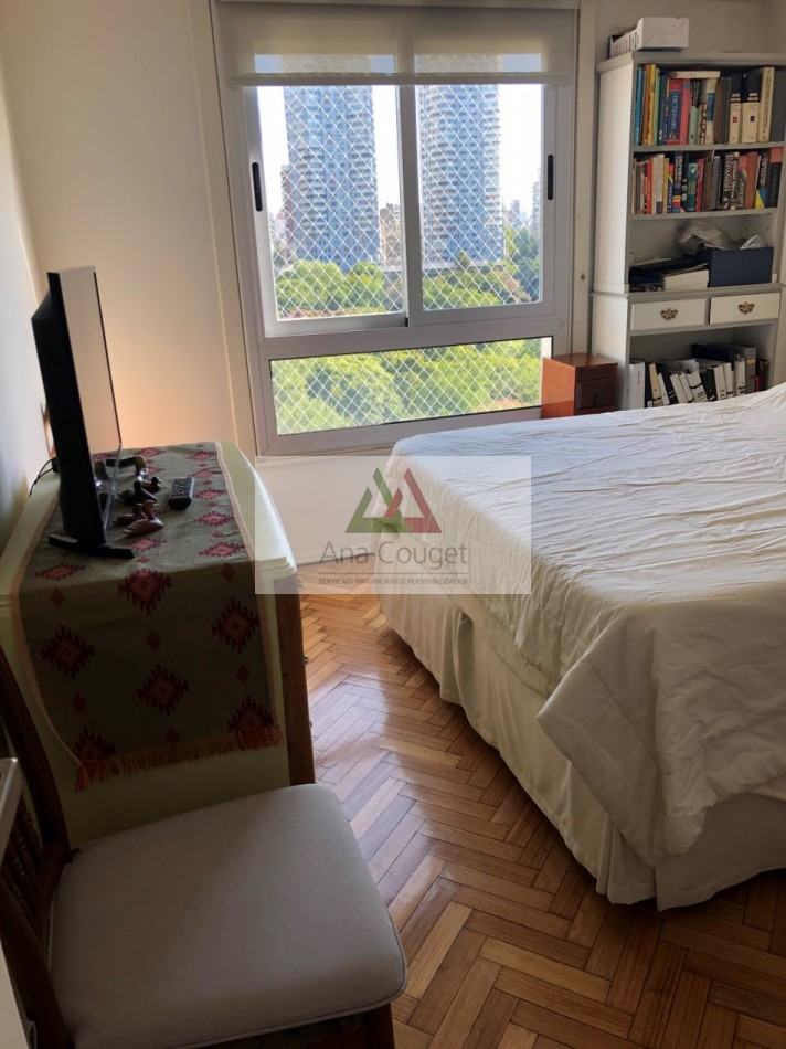 Excelente departamento de 2 ambientes con vista a Parque Las Heras. Piso alto. 1/2 huespedes