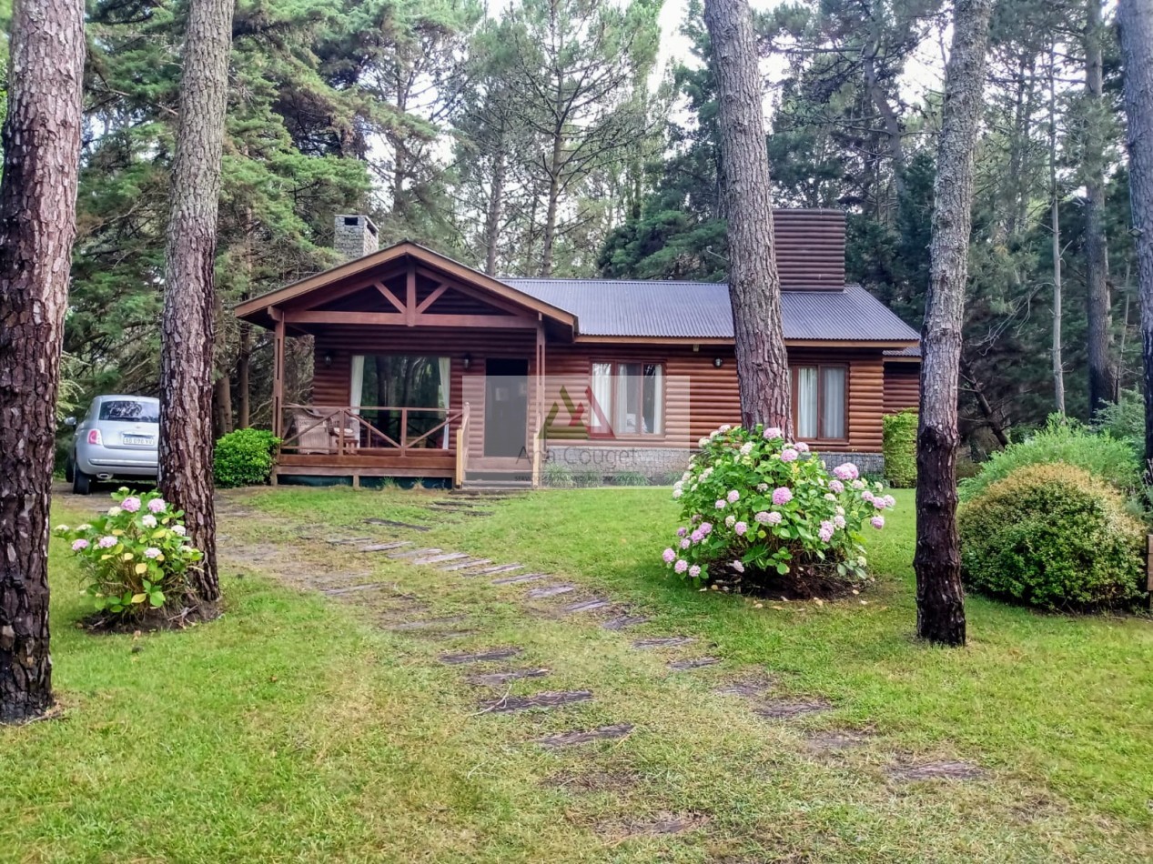 Pintoresca cabaña en el bosque de Carilo