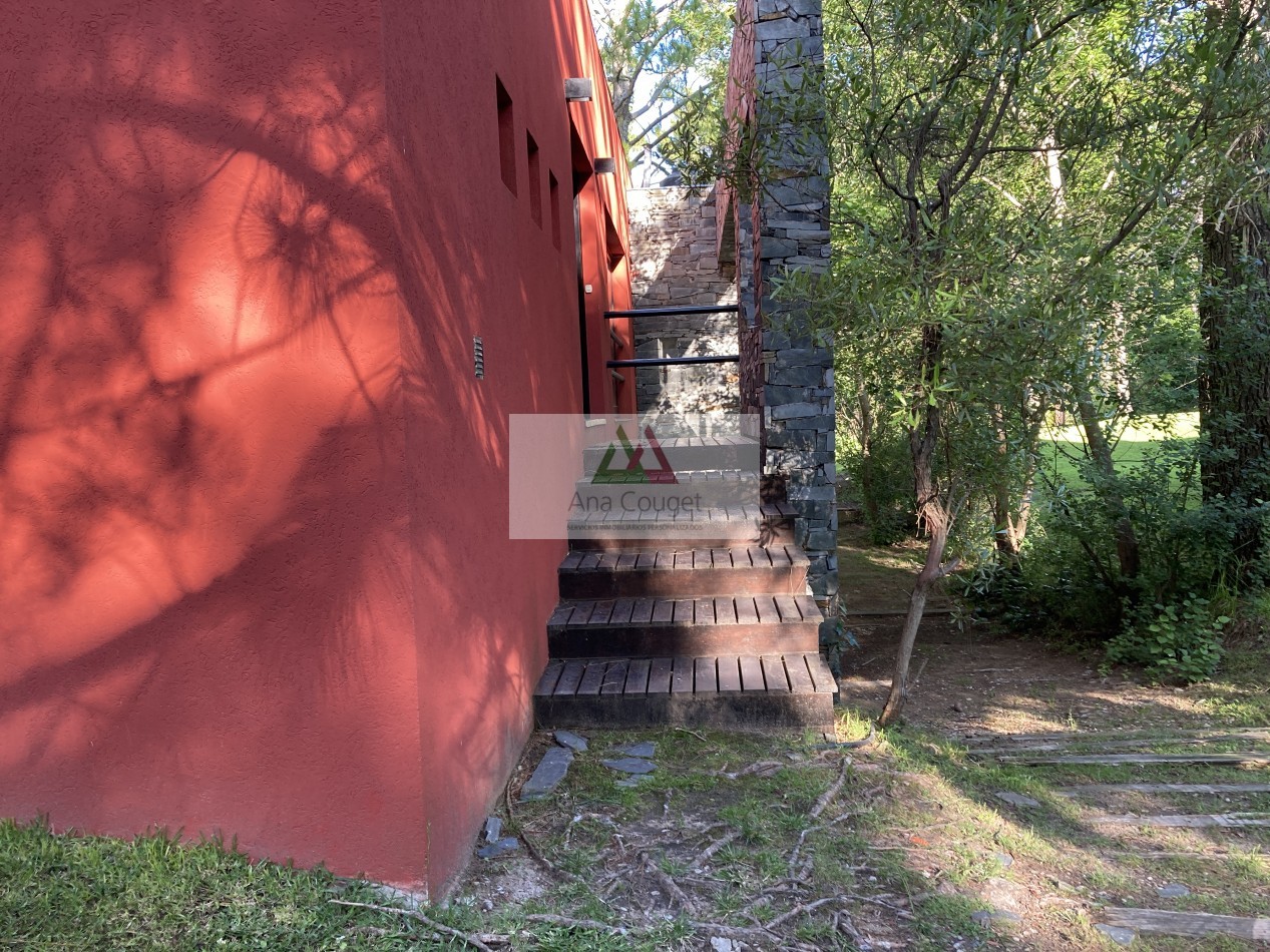 Lindisima casa en Carilo en ideal entorno de bosque