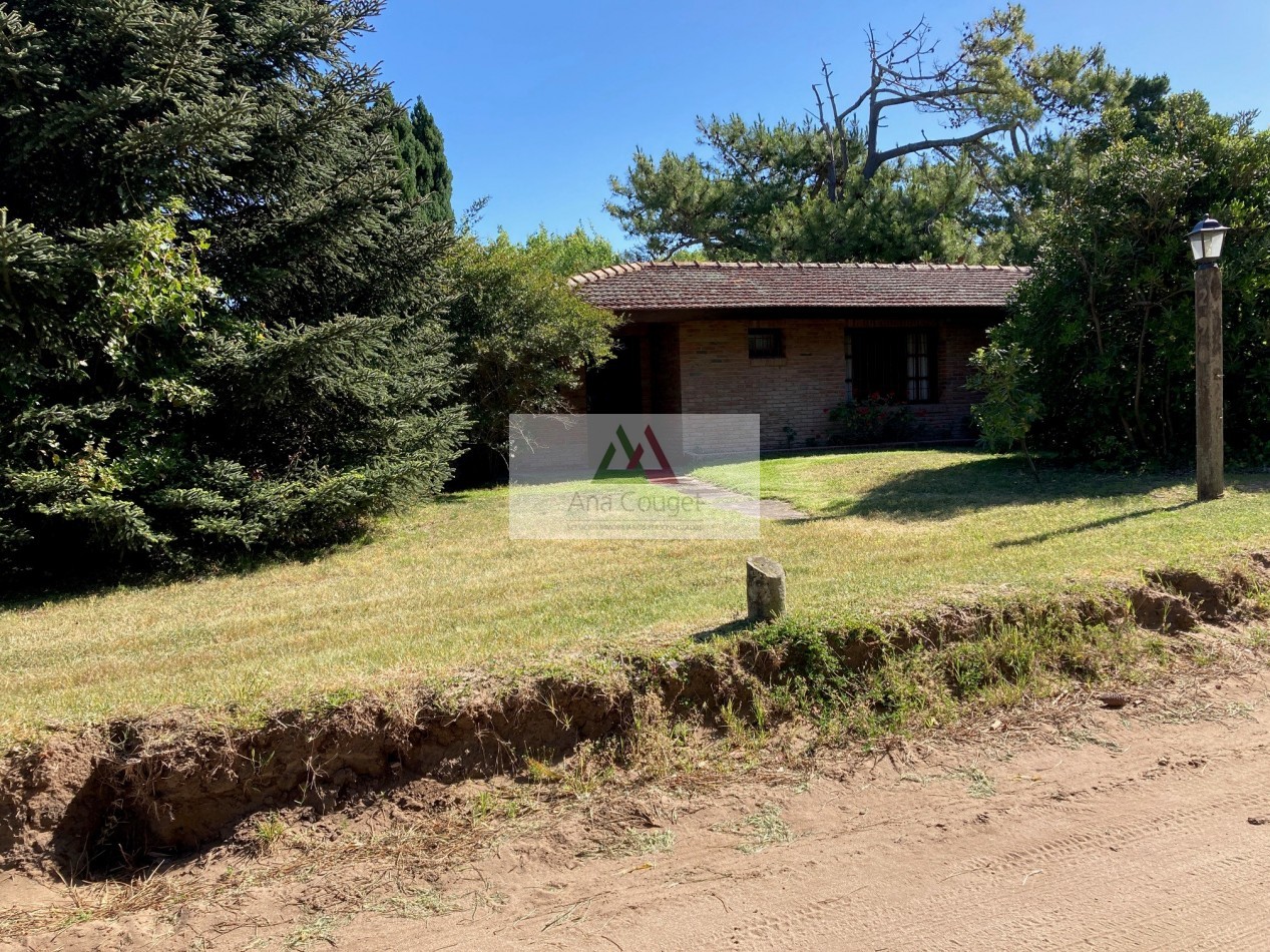 Muy linda casa en Carilo, excelente ubicacion.- 